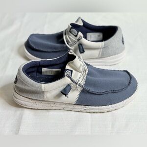 HEY DUDE Men’s Wally Tri Varsity Mesh-M Shoes Navy Blue Size 9